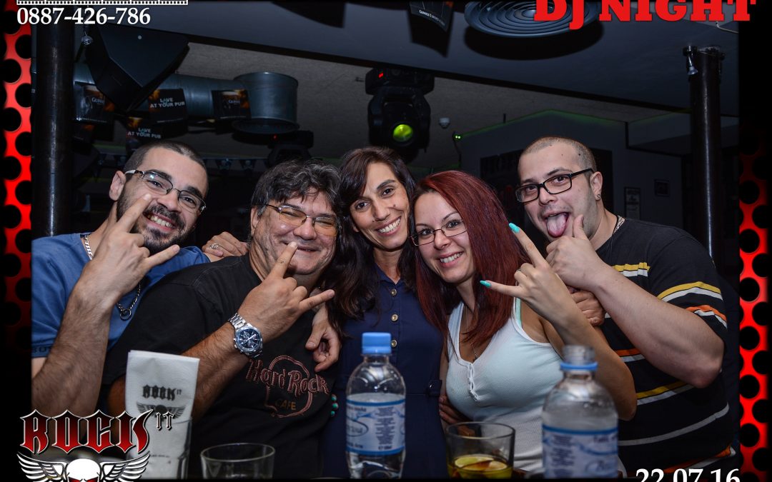 Подаръци за гости Магнитни снимки бар Rock It – 22.07.16